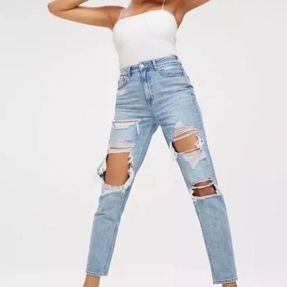 American Eagle Destroyed Mom Jeans Light Wash Size 6 Short - Picture 1 of 10